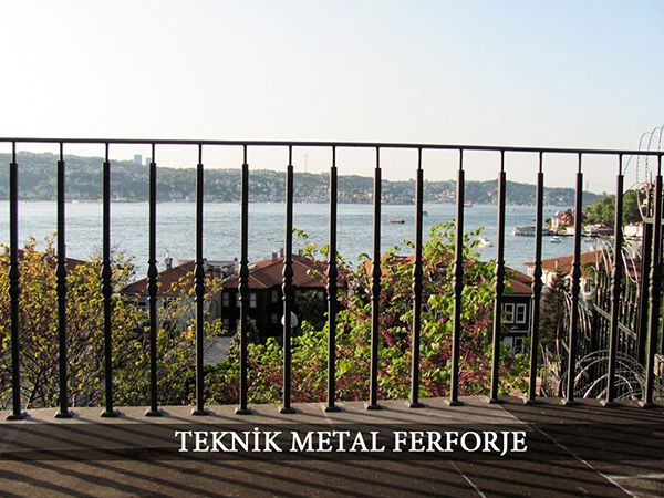 Beylerbeyi Balkon Korkuluğu Dolu Demirden